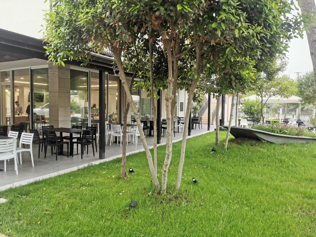 Hotel Pelikan Divjake Exterior photo