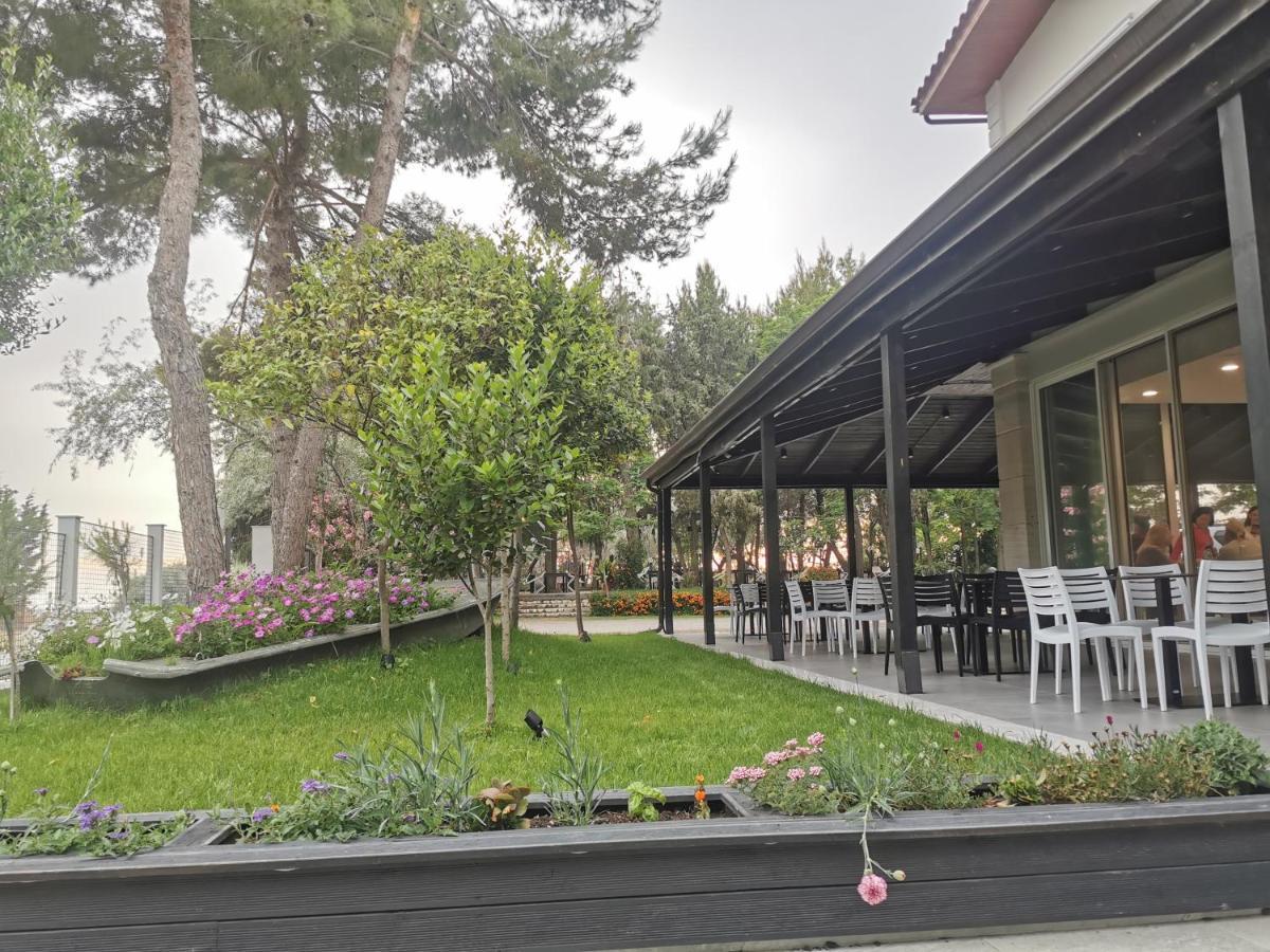 Hotel Pelikan Divjake Exterior photo